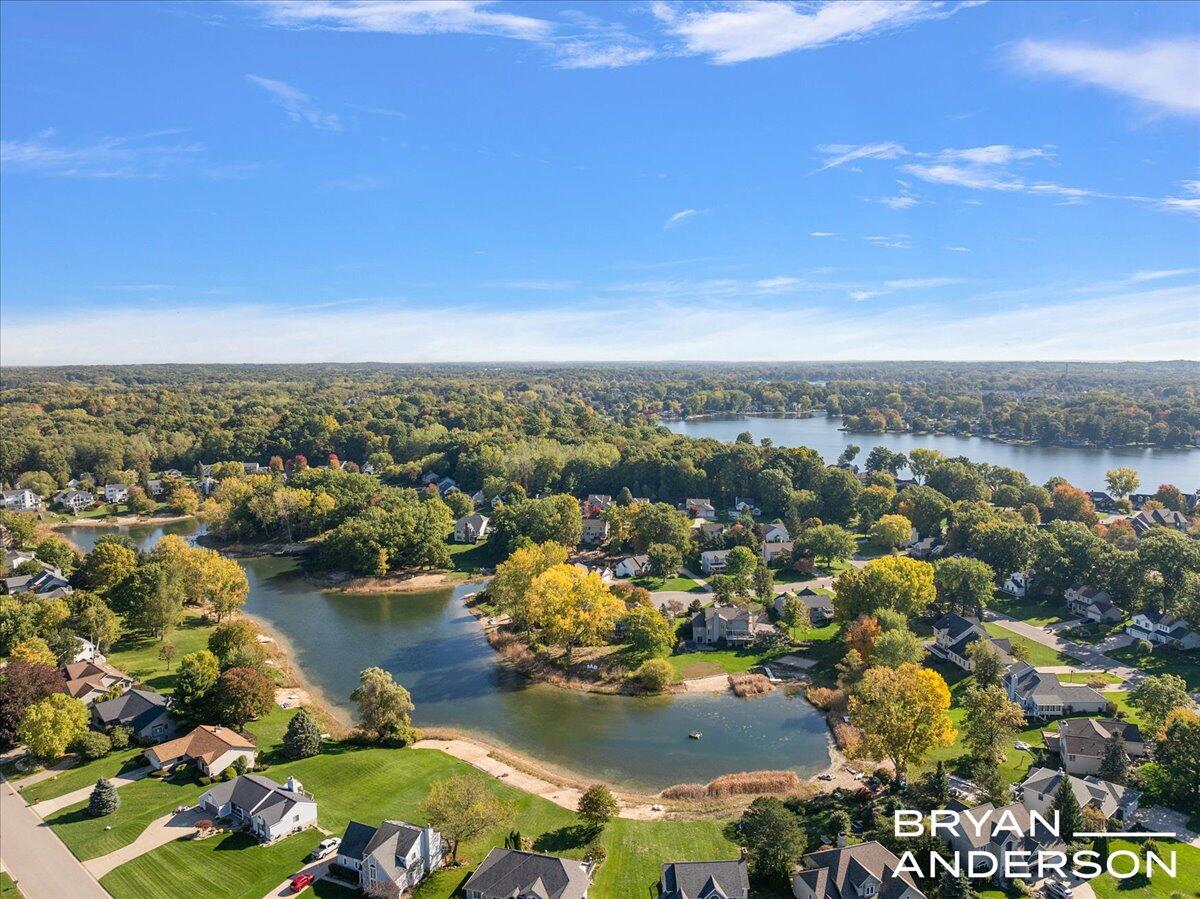 7257 Decosta Drive NE, Rockford