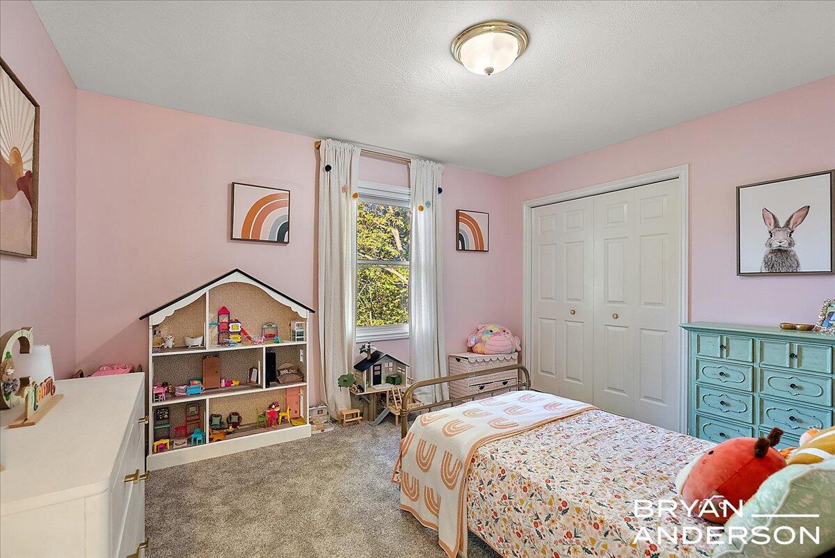 7257 Decosta Drive NE, Rockford