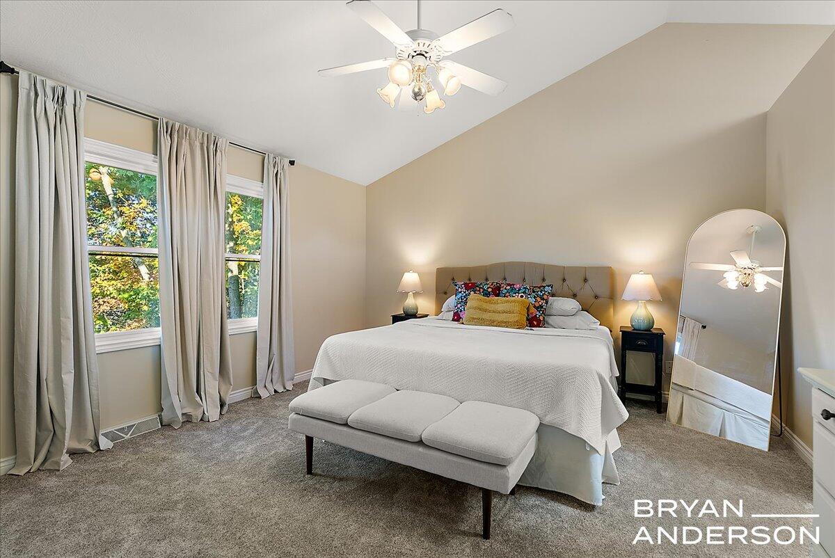 7257 Decosta Drive NE, Rockford