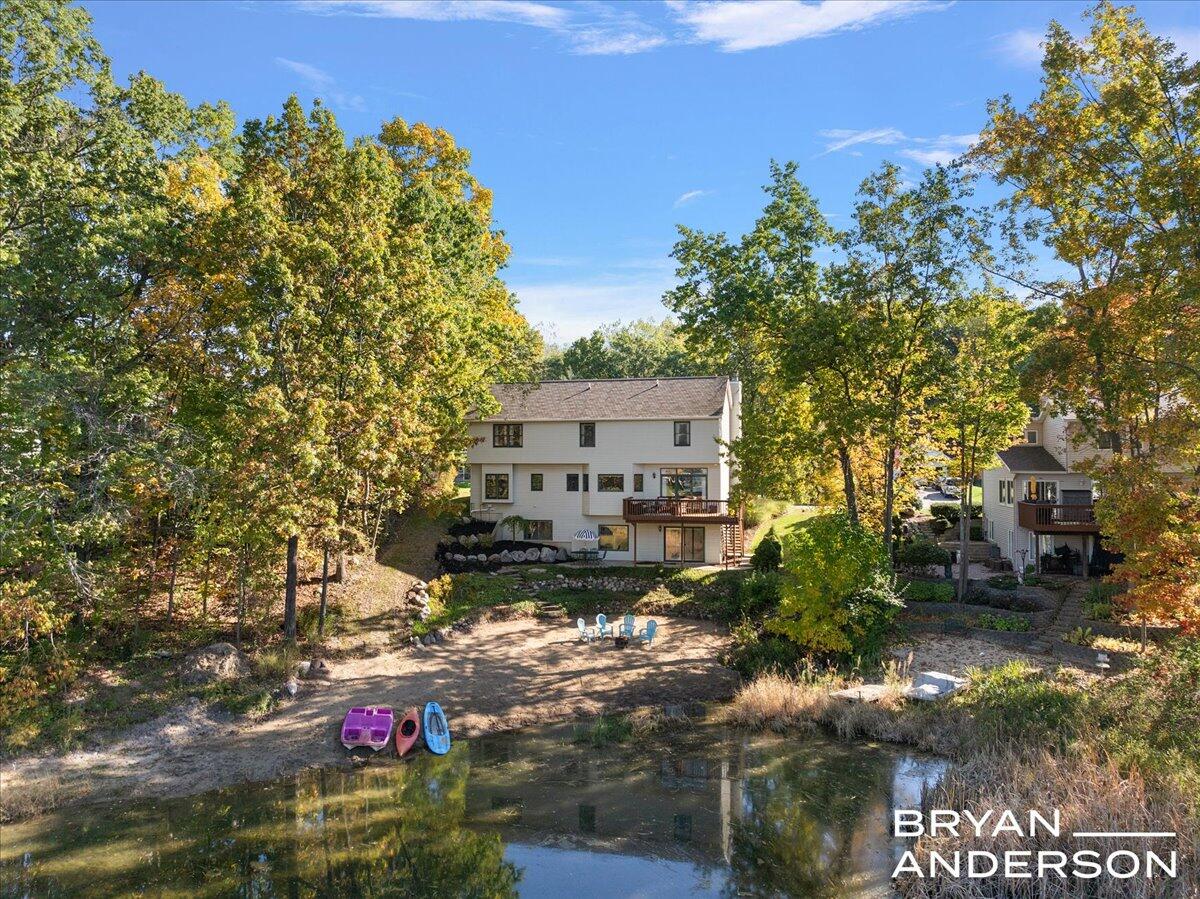 7257 Decosta Drive NE, Rockford