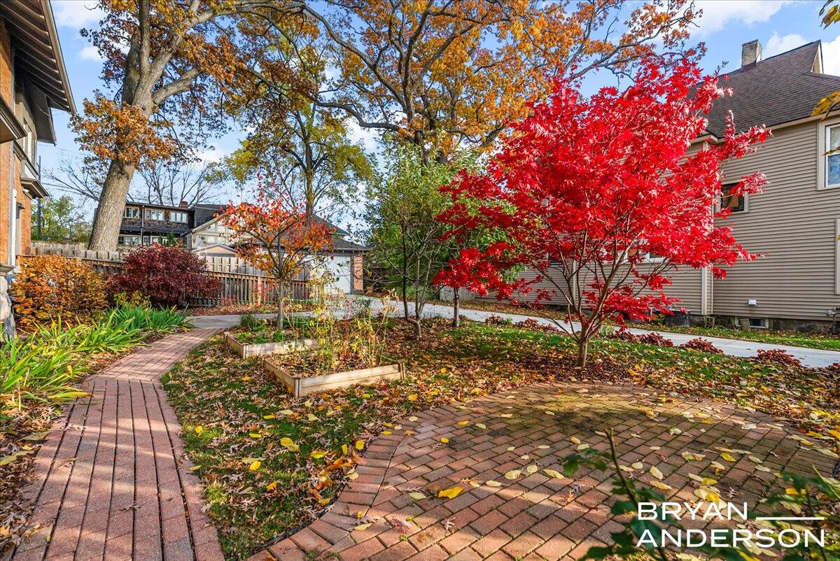 356 Woodmere Avenue SE