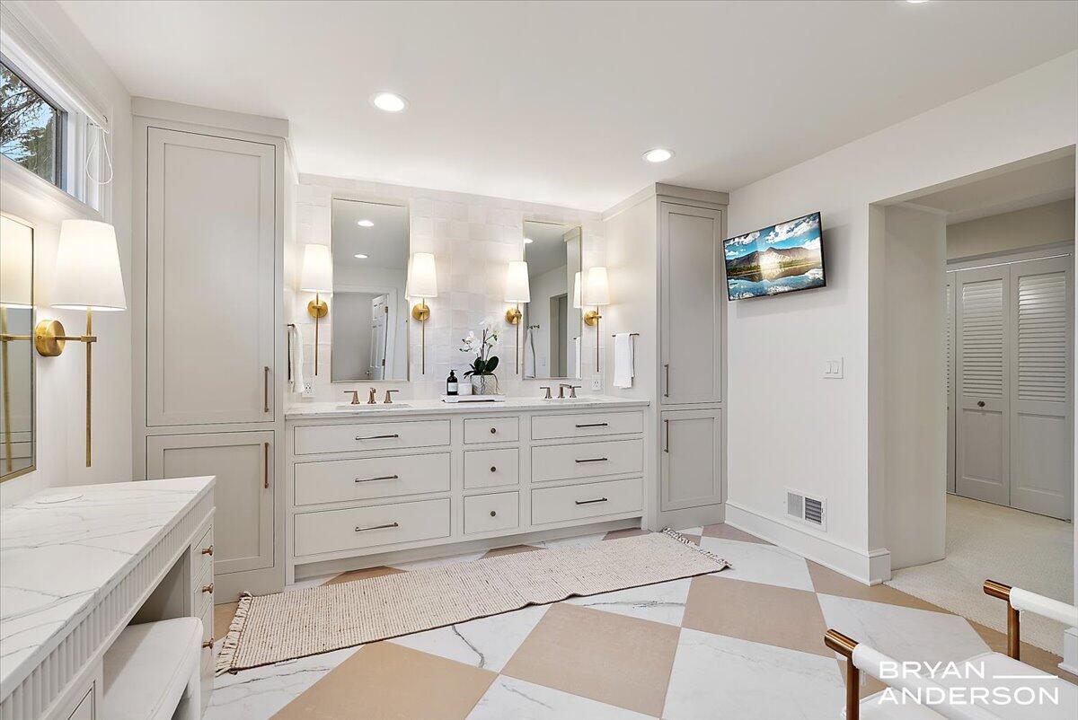 3150 Manhattan Lane SE