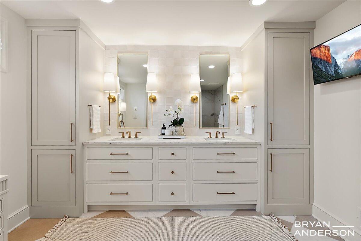 3150 Manhattan Lane SE