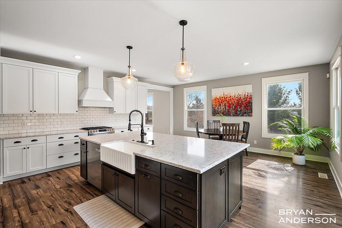 6522 Skyridge Drive NE