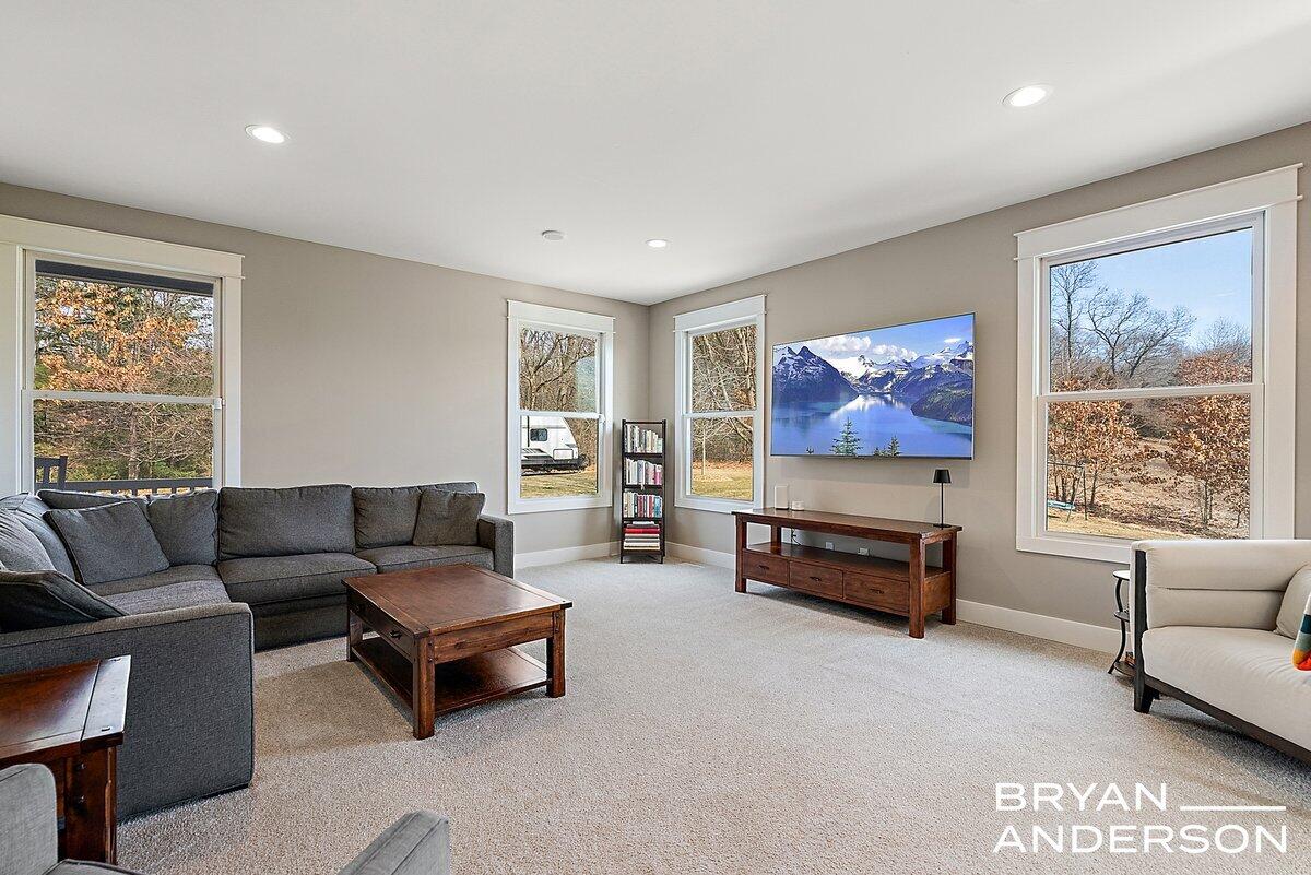 6522 Skyridge Drive NE