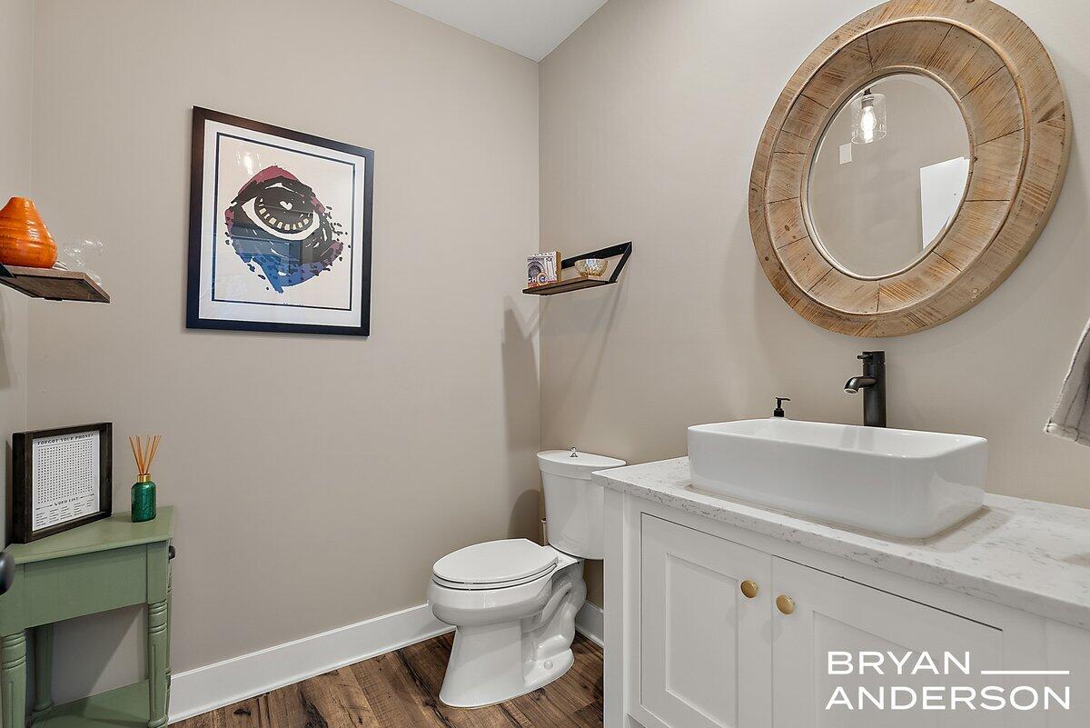 6522 Skyridge Drive NE