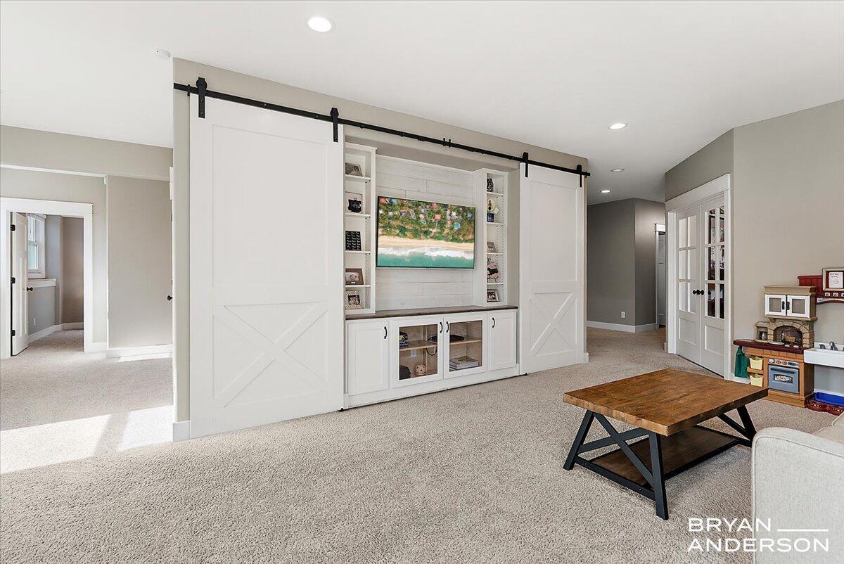 6522 Skyridge Drive NE