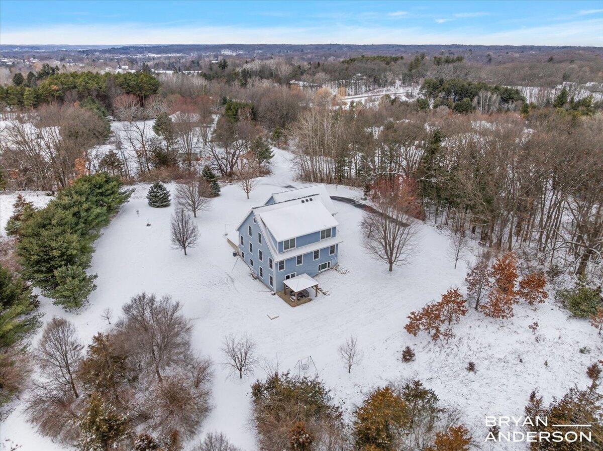 6522 Skyridge Drive NE