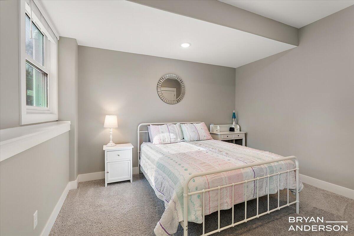 6522 Skyridge Drive NE