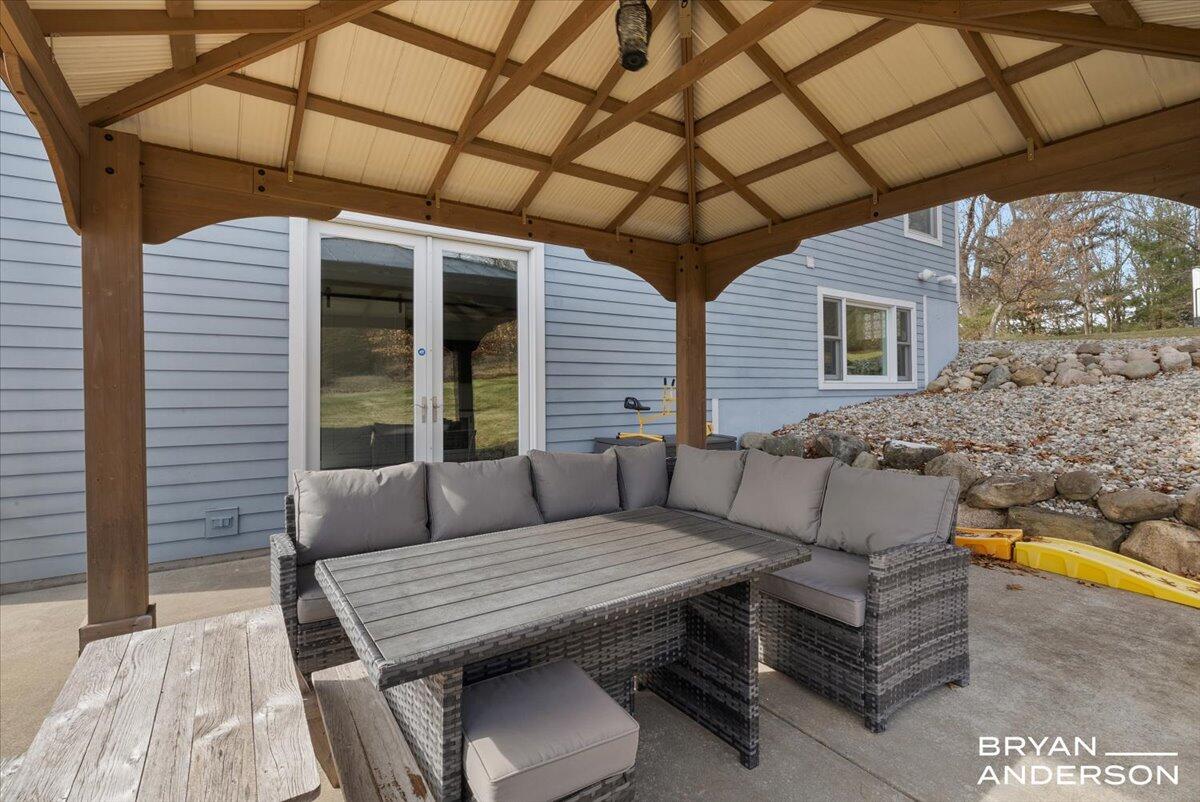 6522 Skyridge Drive NE