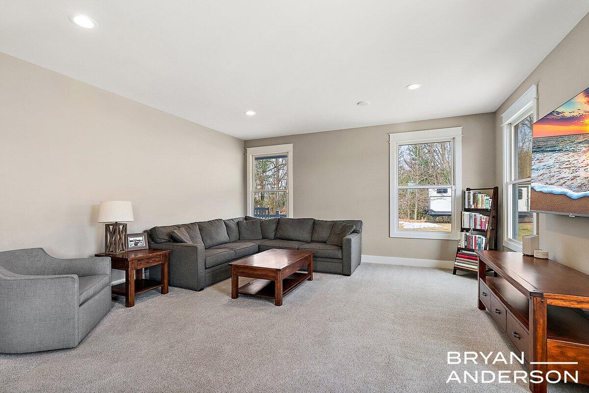 6522 Skyridge Drive NE