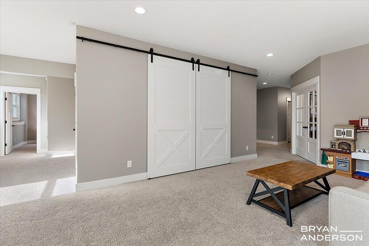 6522 Skyridge Drive NE