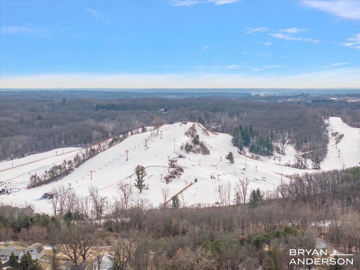 6522 Skyridge Drive NE