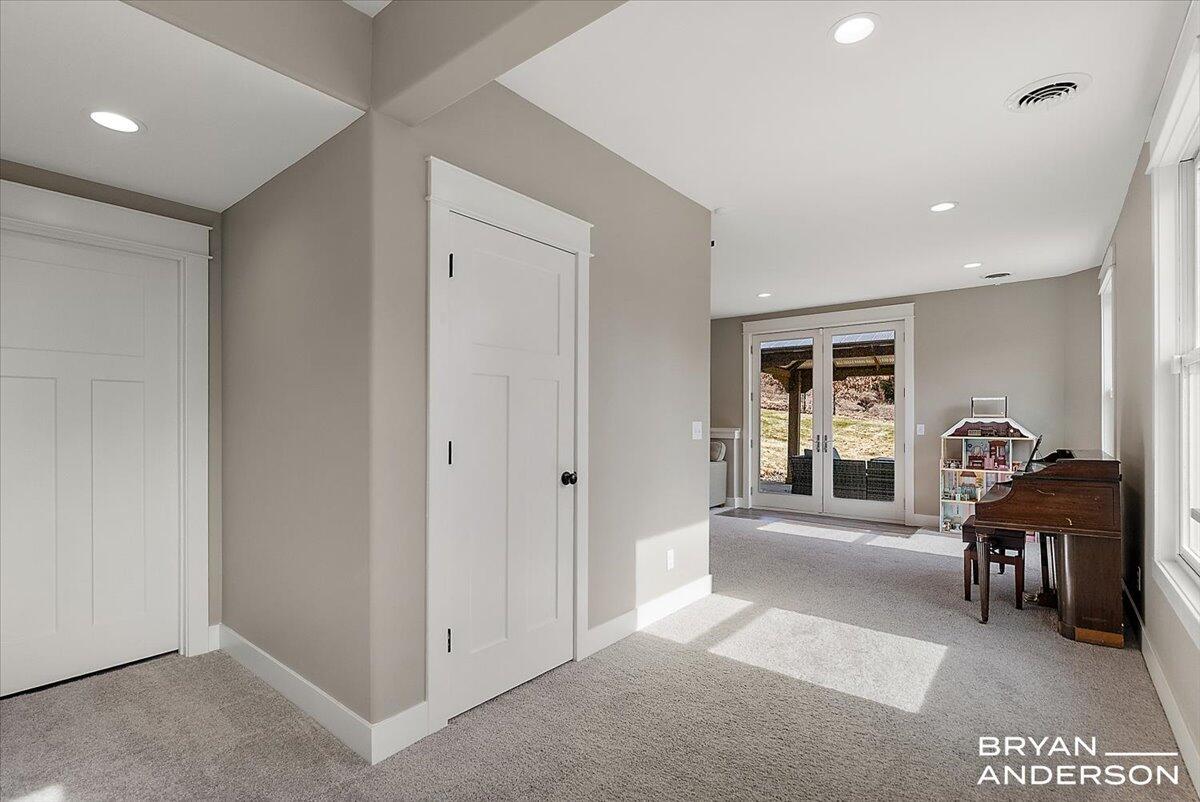 6522 Skyridge Drive NE