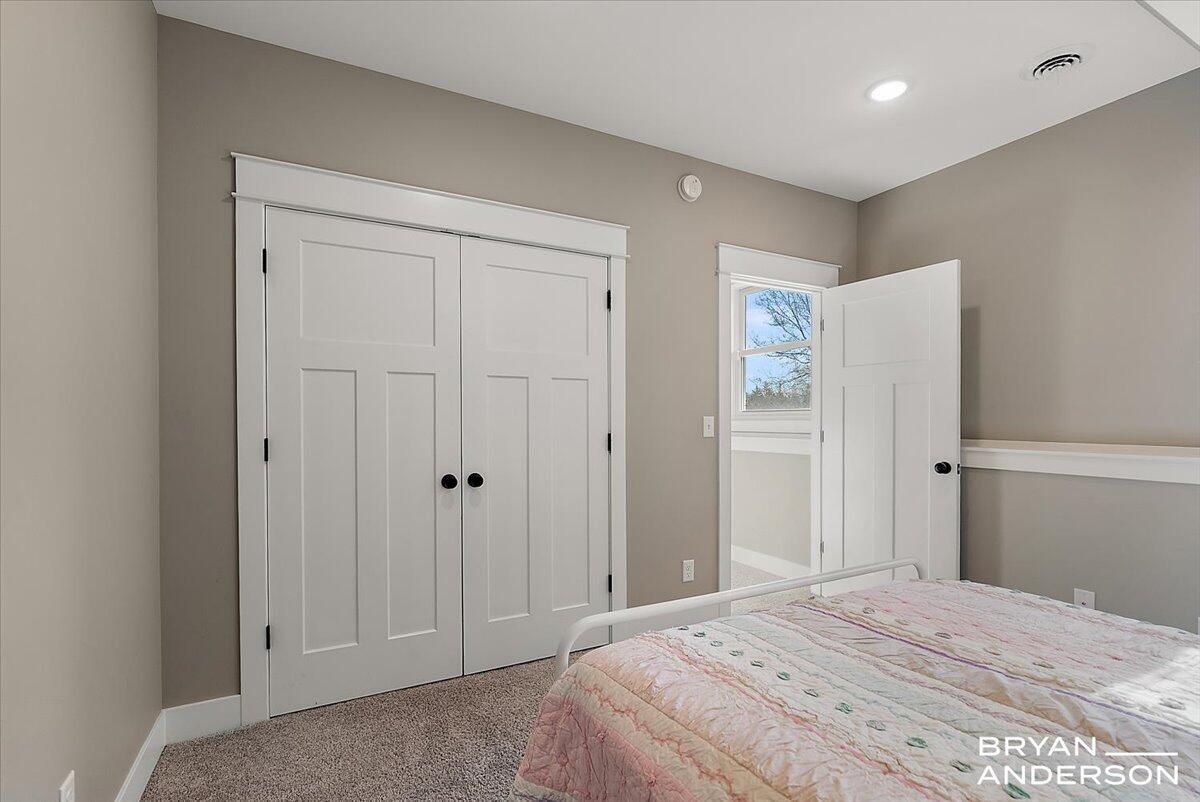 6522 Skyridge Drive NE