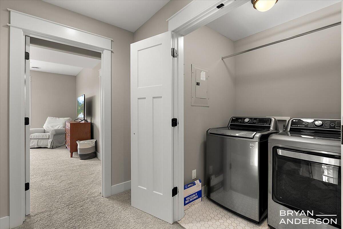 6522 Skyridge Drive NE