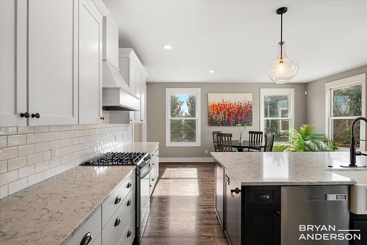 6522 Skyridge Drive NE