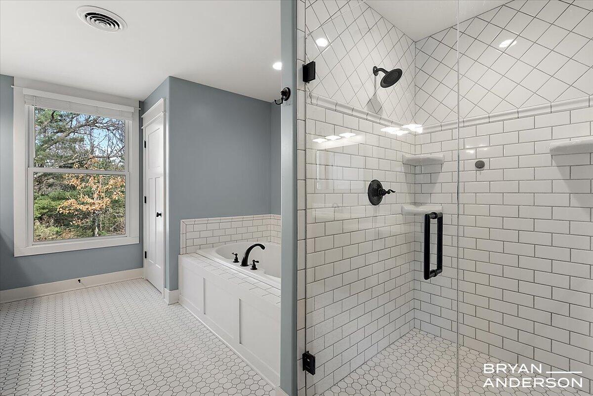 6522 Skyridge Drive NE