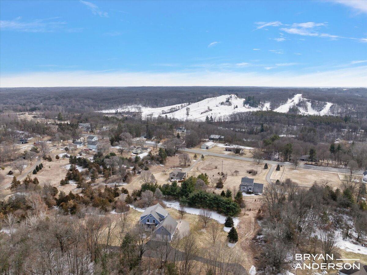 6522 Skyridge Drive NE