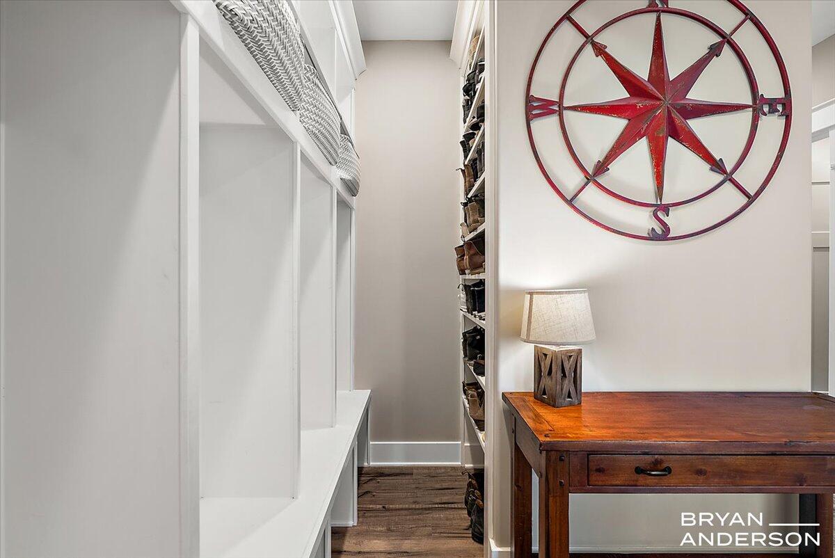 6522 Skyridge Drive NE