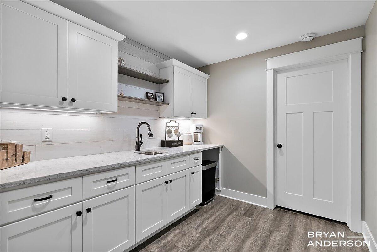 6522 Skyridge Drive NE