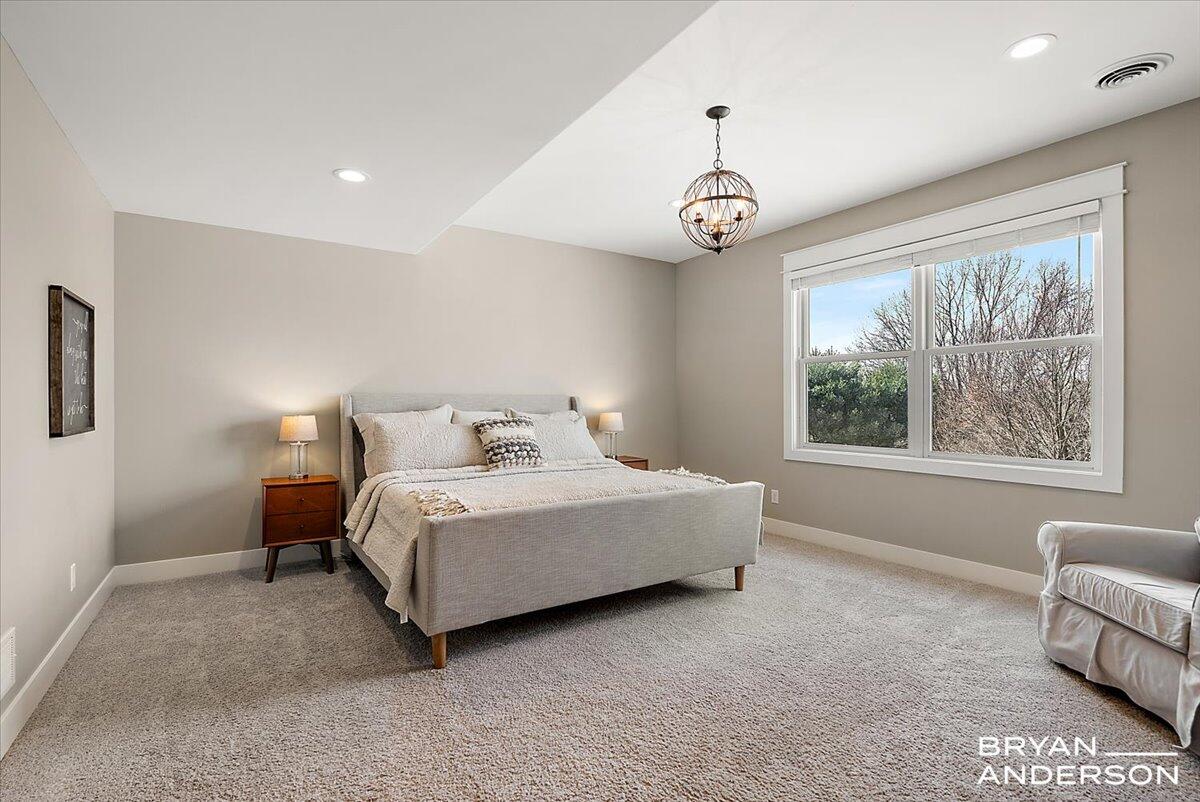 6522 Skyridge Drive NE