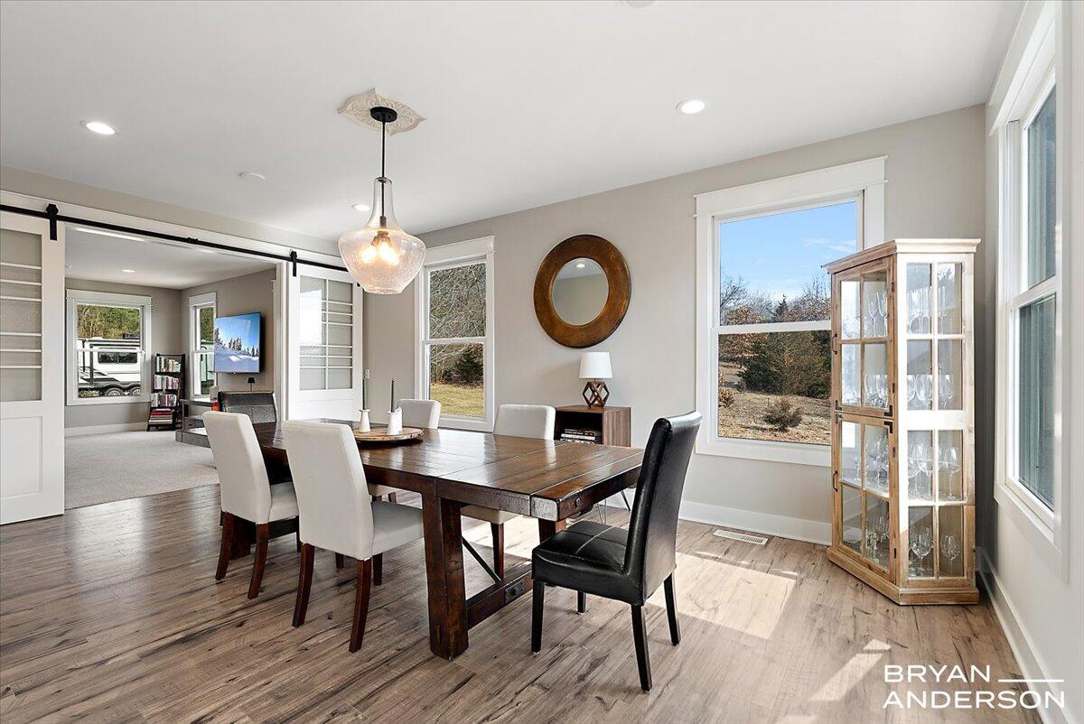 6522 Skyridge Drive NE