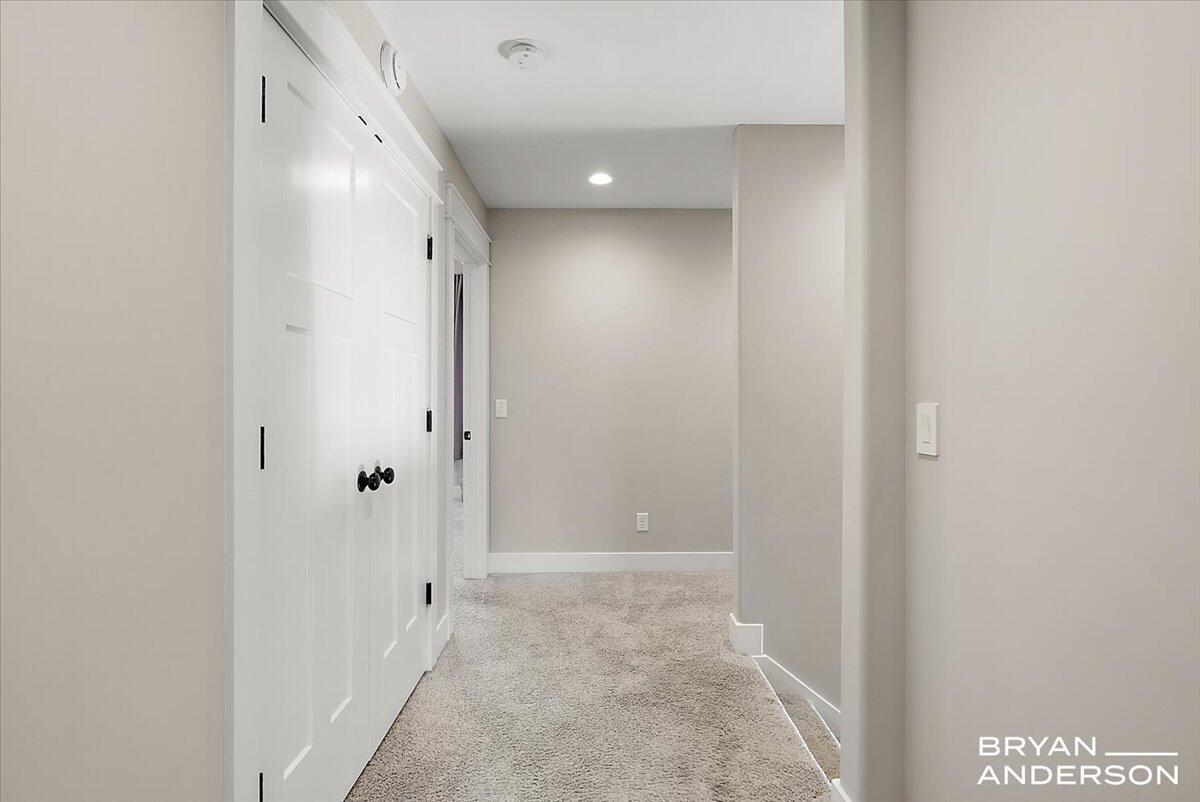 6522 Skyridge Drive NE