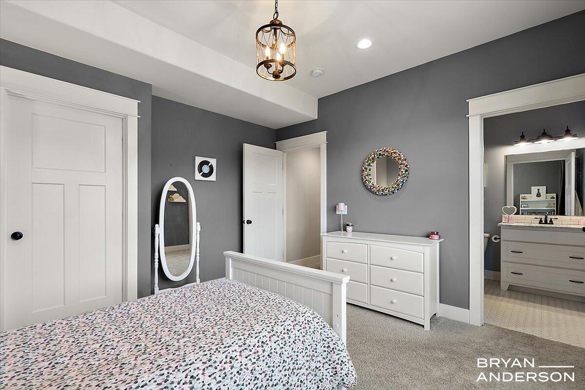 6522 Skyridge Drive NE