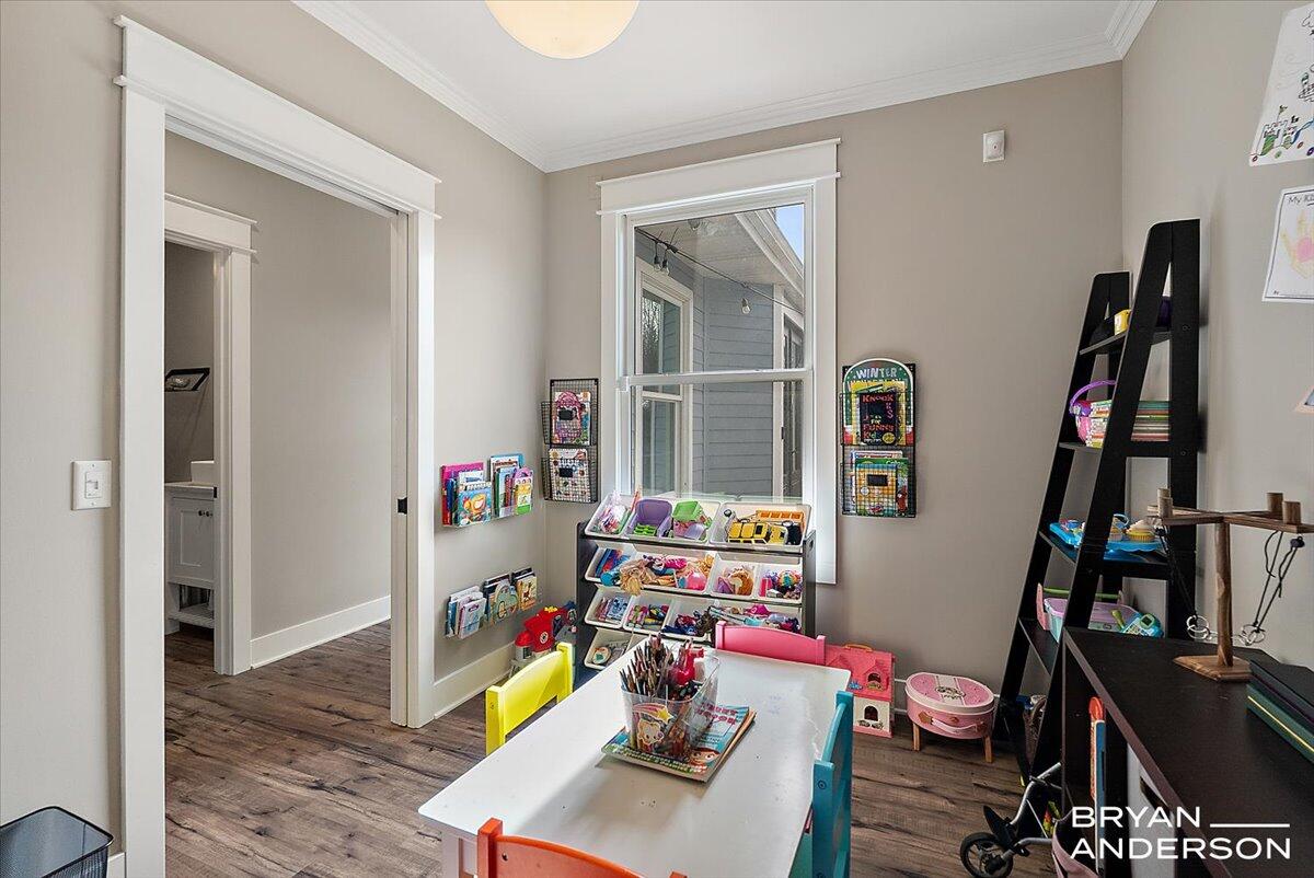 6522 Skyridge Drive NE