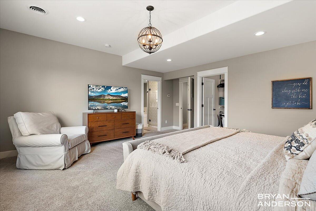 6522 Skyridge Drive NE