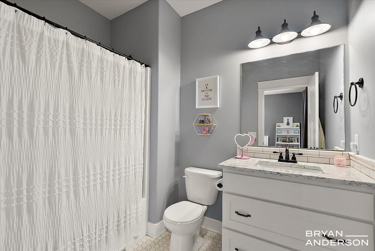 6522 Skyridge Drive NE