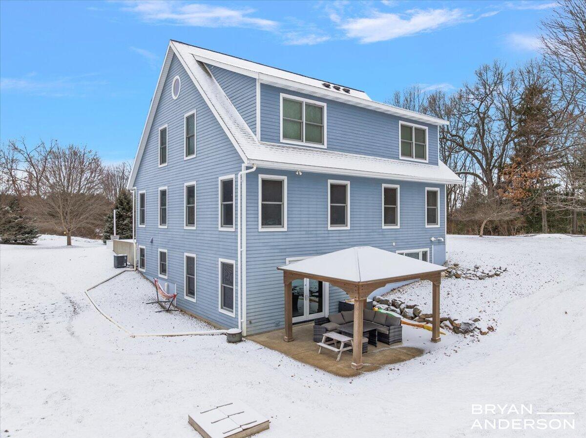 6522 Skyridge Drive NE