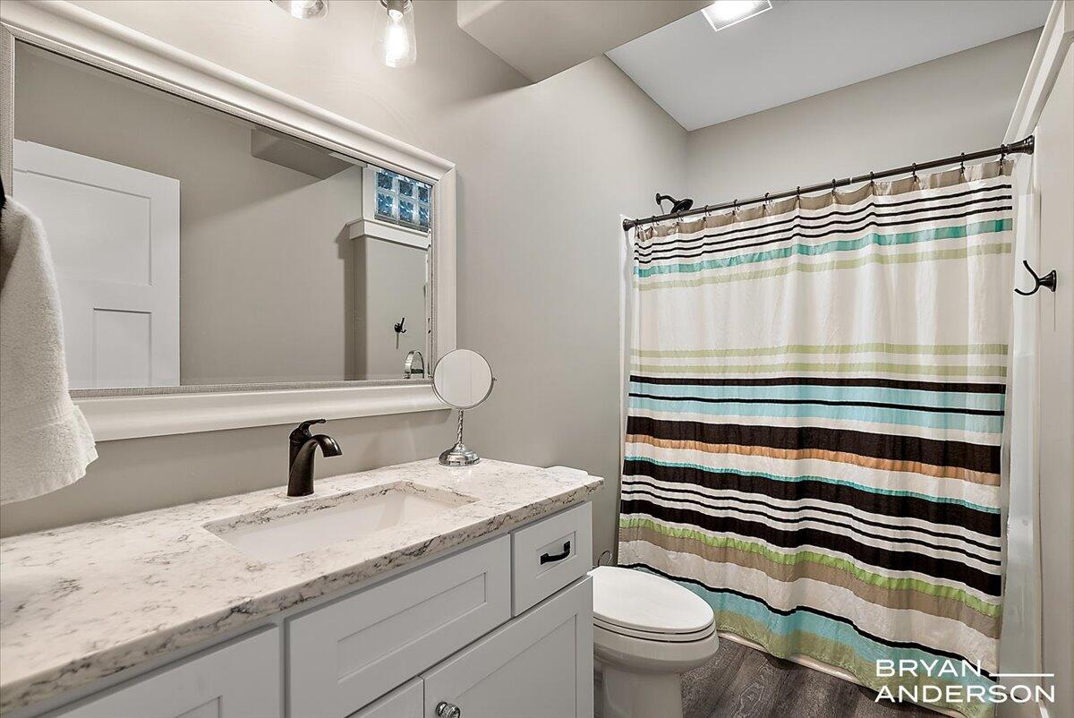 6522 Skyridge Drive NE