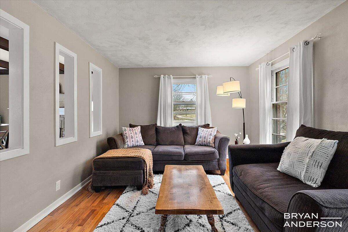 1829 Lonsdale Drive NE