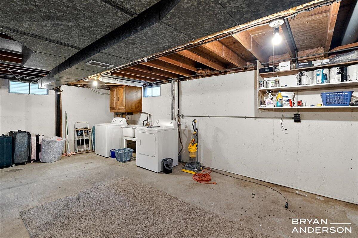 1829 Lonsdale Drive NE