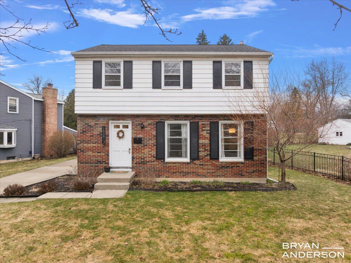 1829 Lonsdale Drive NE