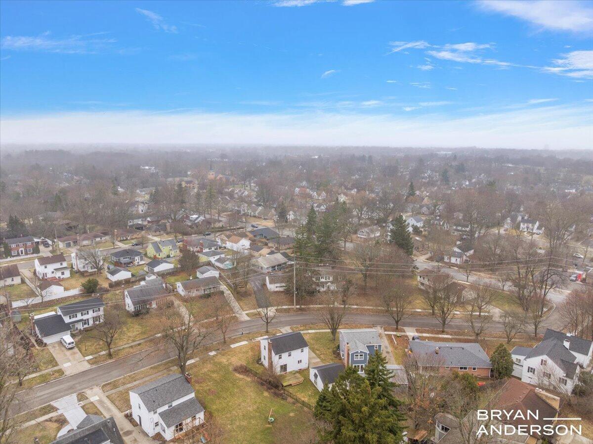 1829 Lonsdale Drive NE