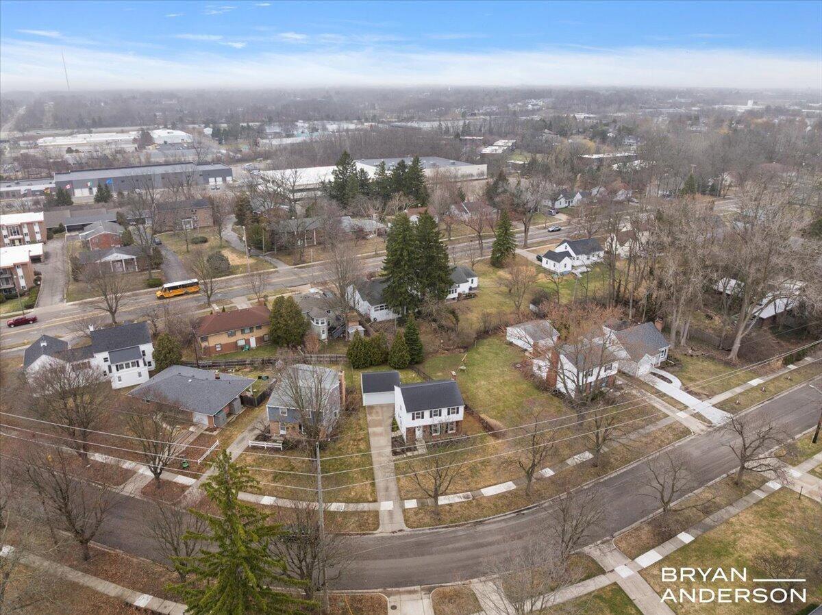 1829 Lonsdale Drive NE