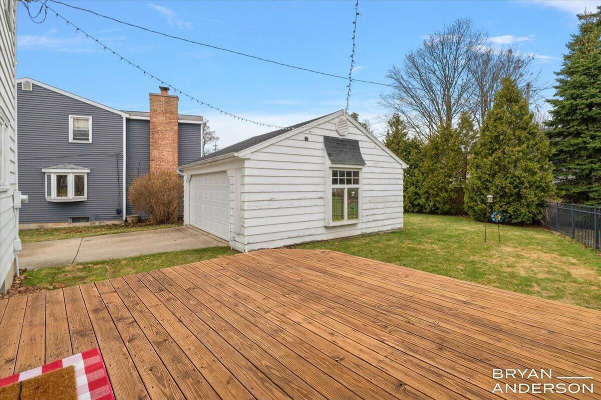 1829 Lonsdale Drive NE