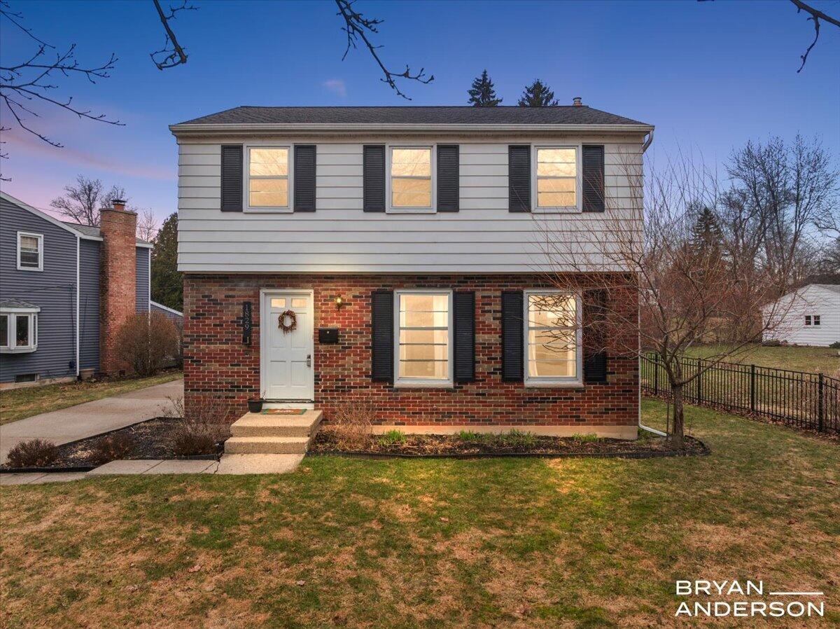 1829 Lonsdale Drive NE