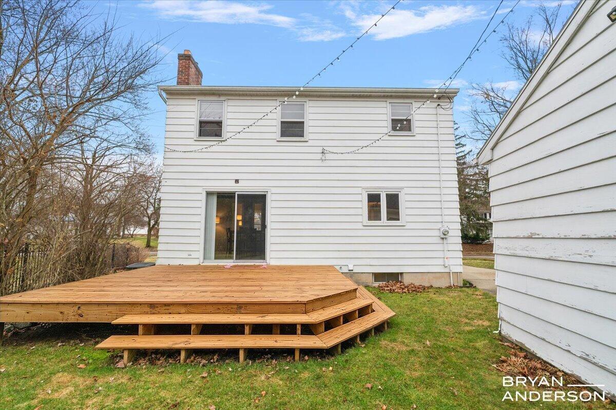 1829 Lonsdale Drive NE