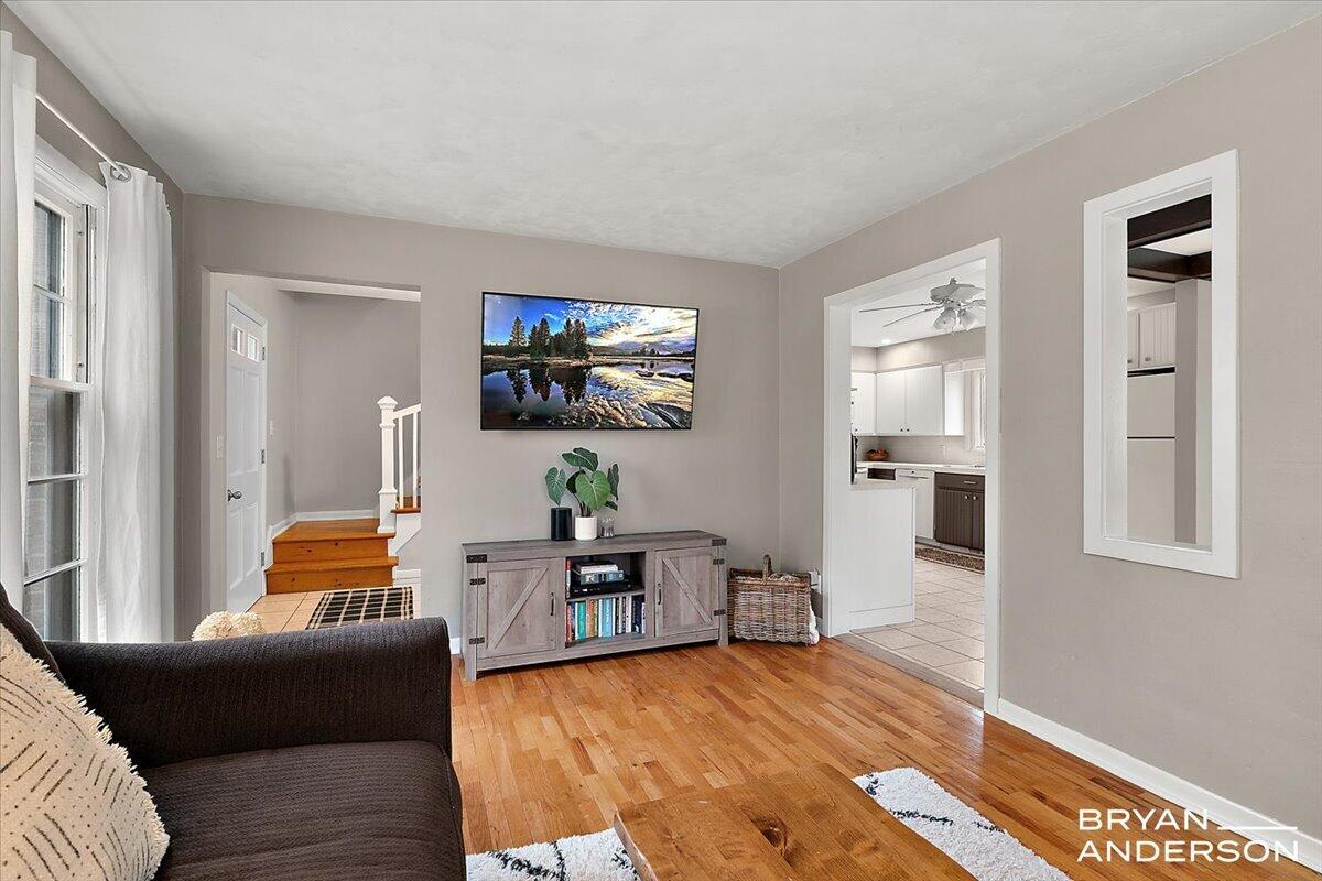 1829 Lonsdale Drive NE