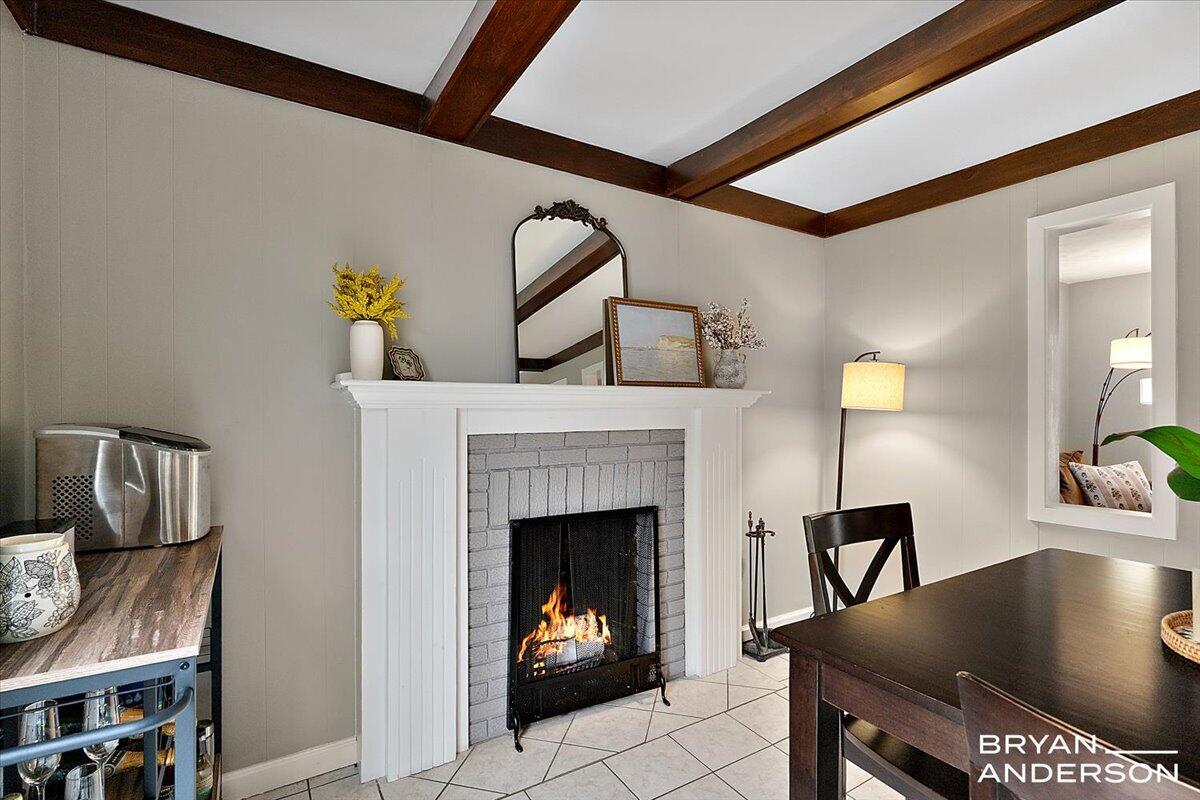 1829 Lonsdale Drive NE