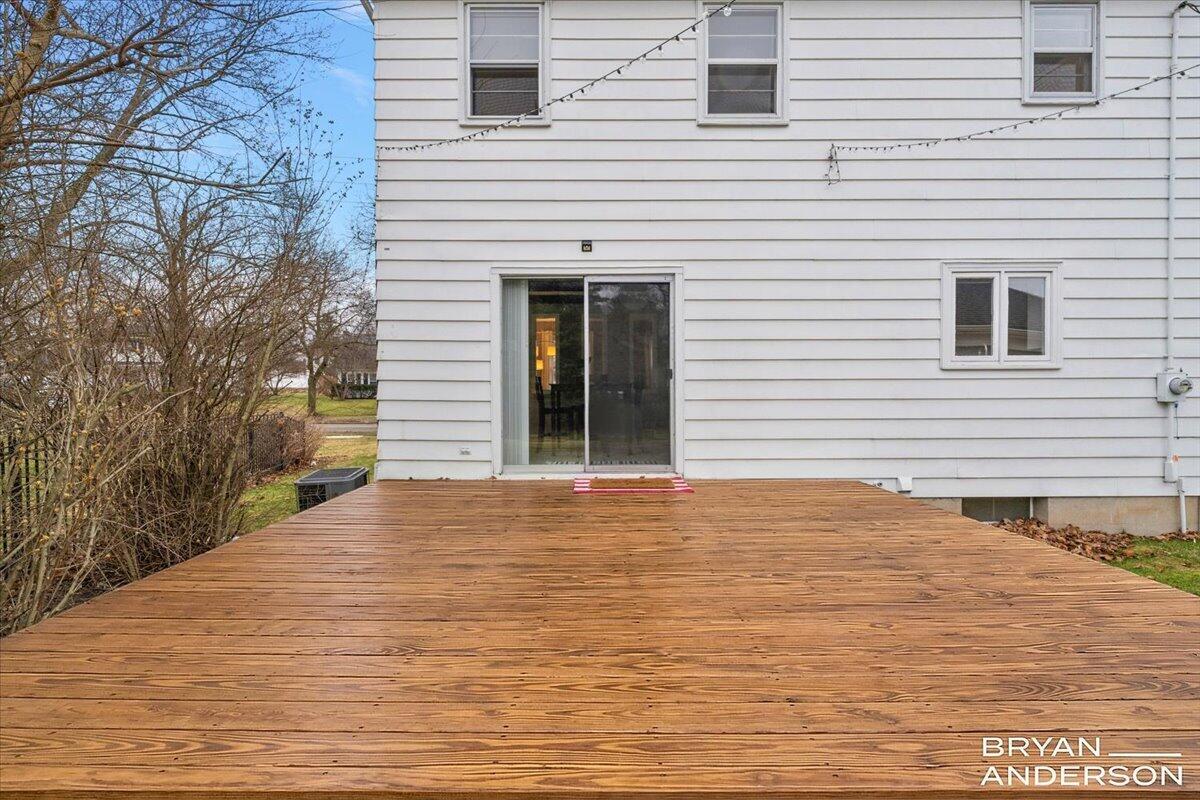 1829 Lonsdale Drive NE