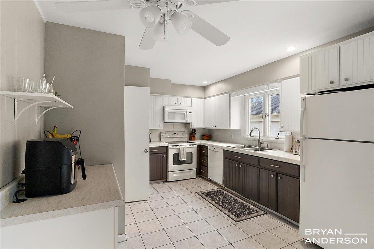 1829 Lonsdale Drive NE