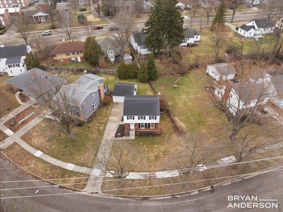 1829 Lonsdale Drive NE