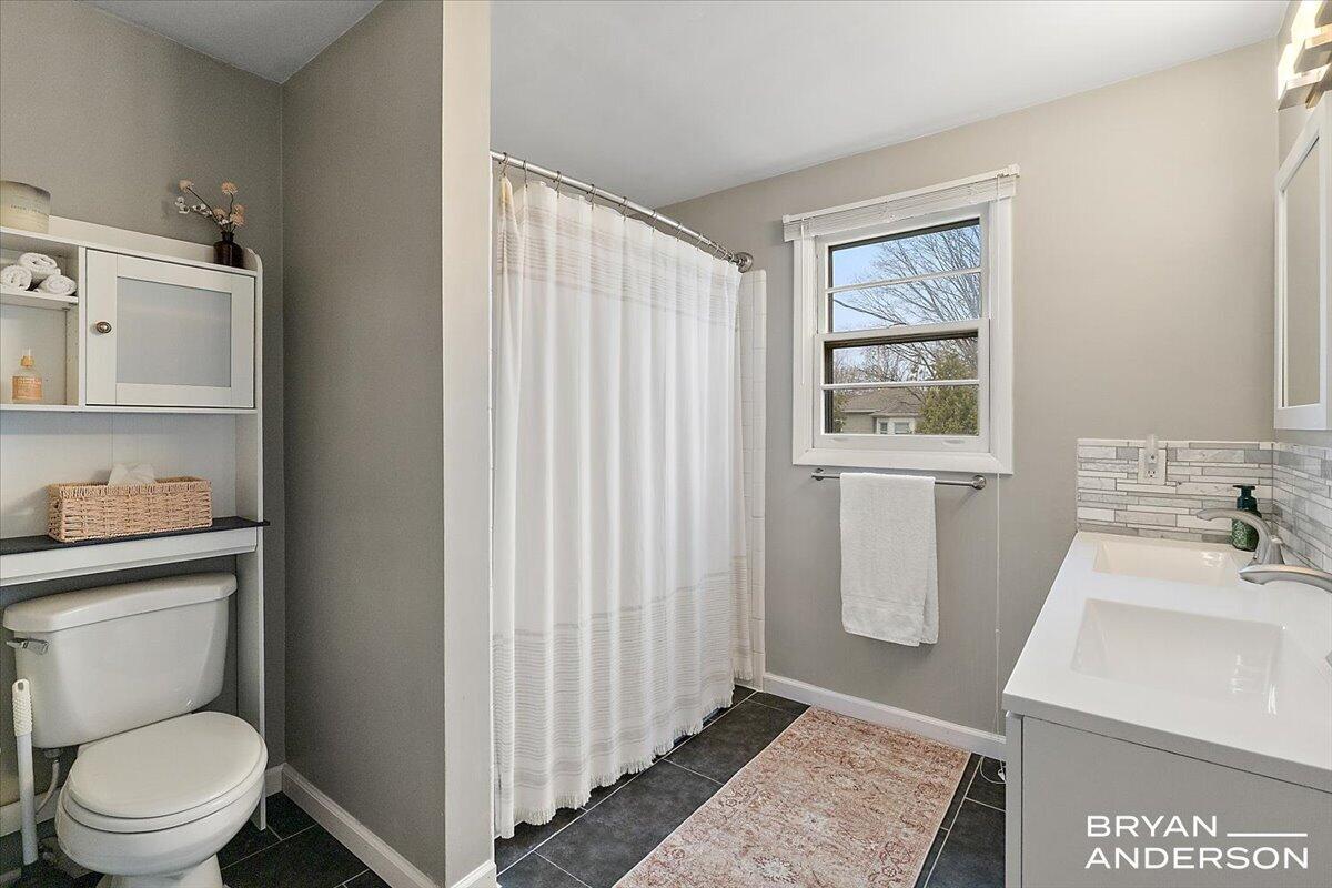 1829 Lonsdale Drive NE