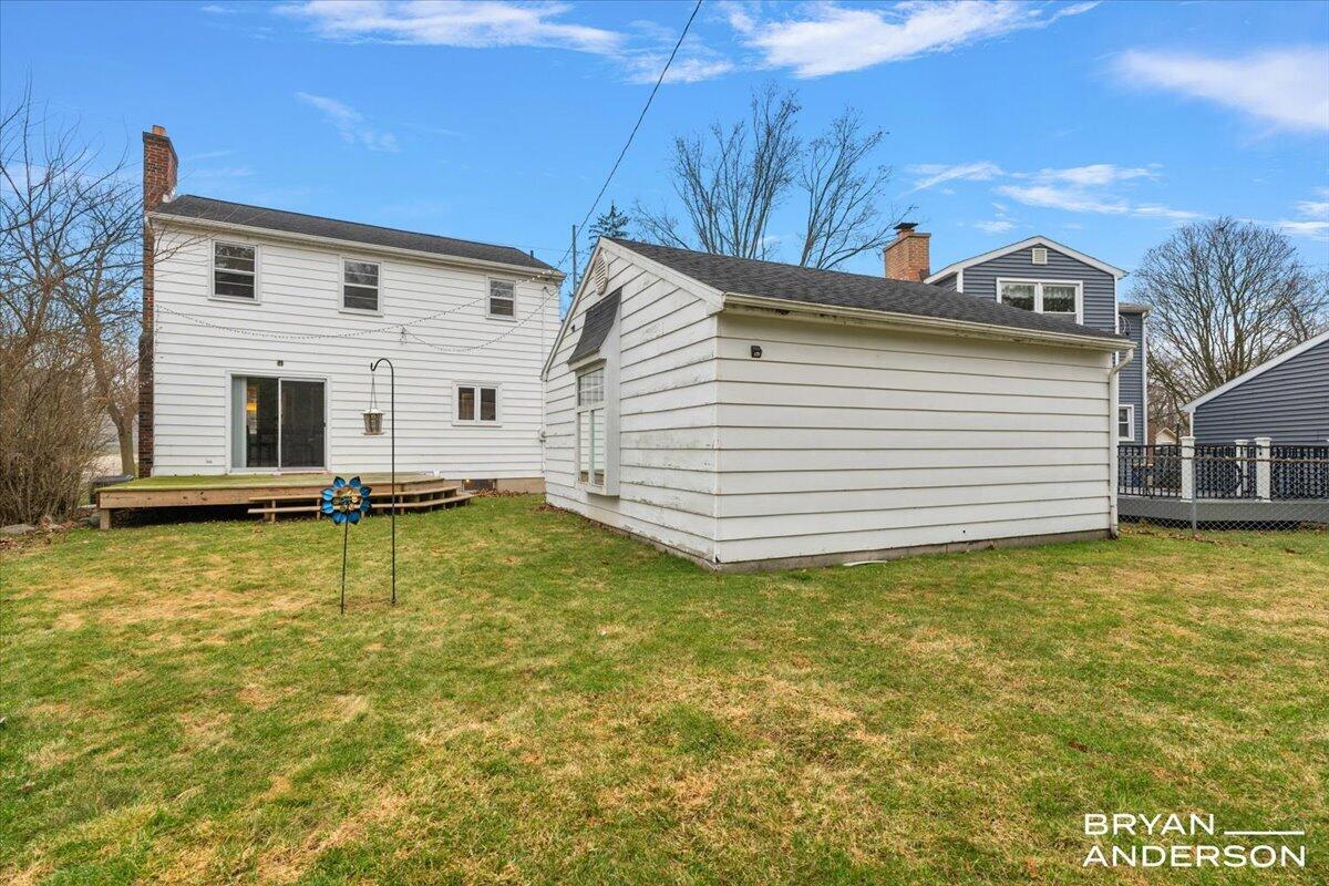 1829 Lonsdale Drive NE