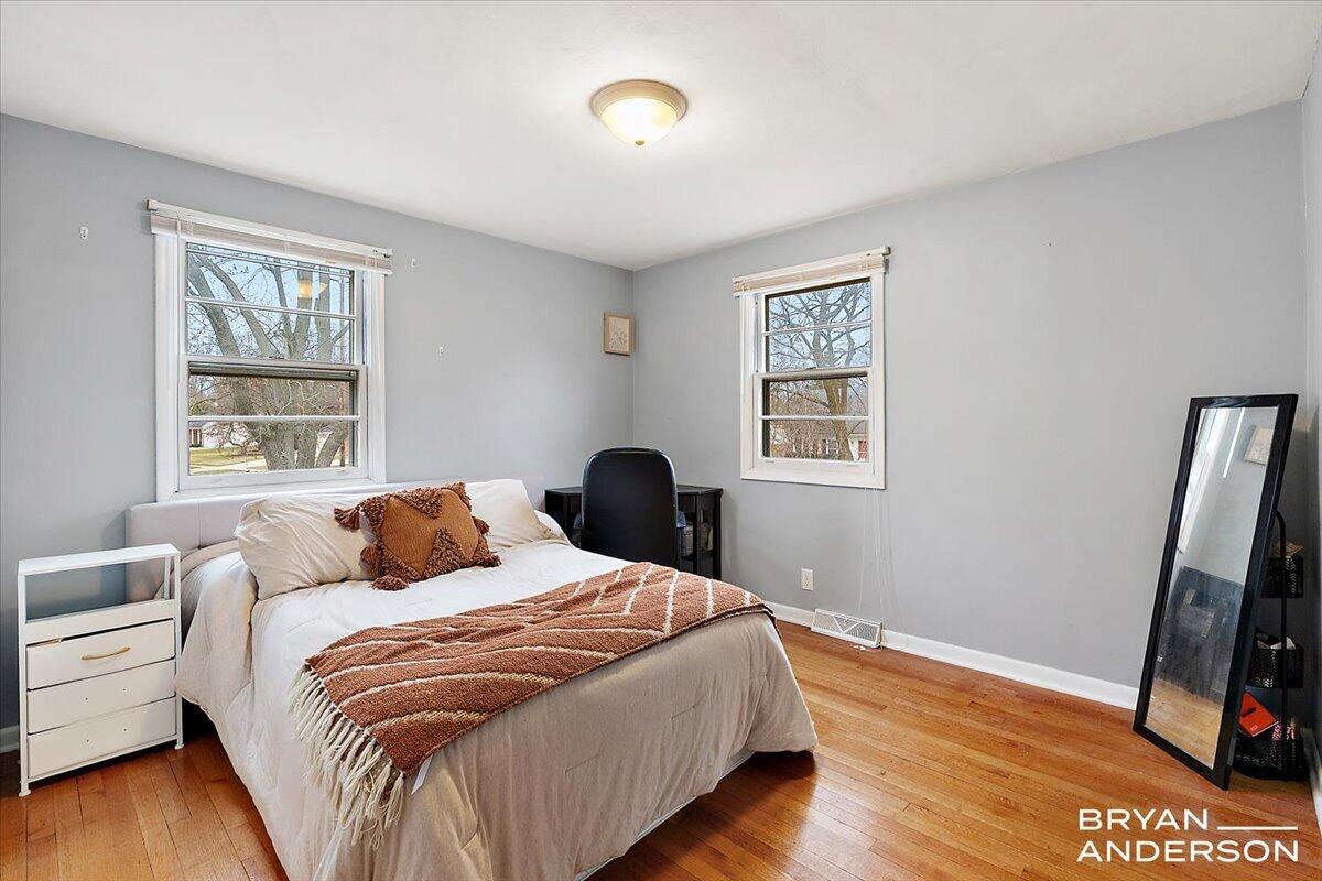 1829 Lonsdale Drive NE